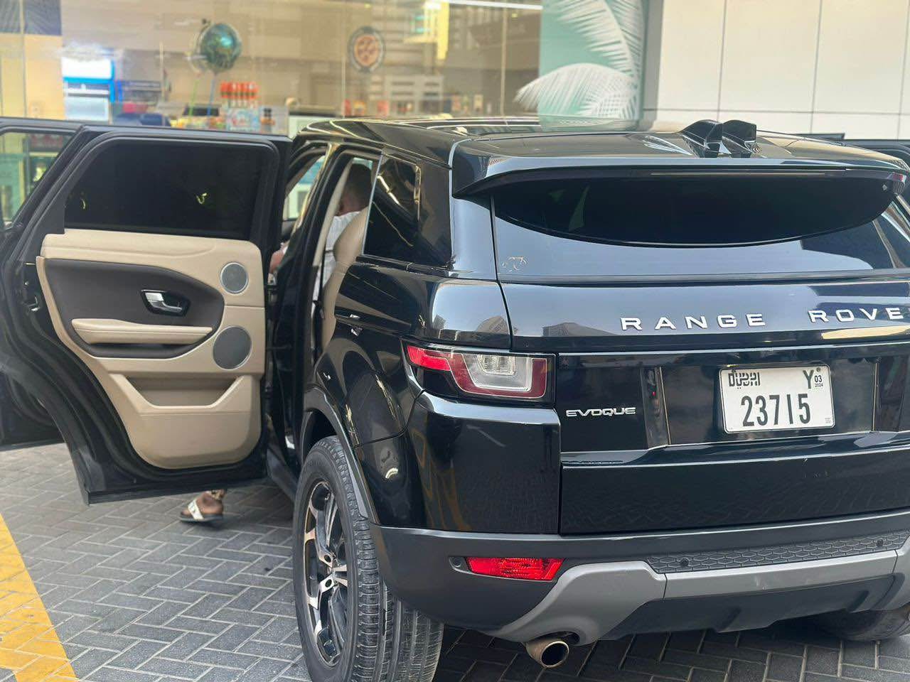A picture of Range rovers 2016model 35m slightly negotiable