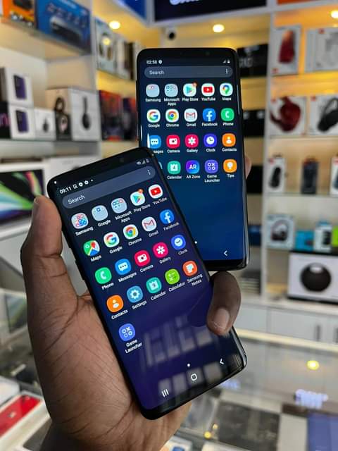 A picture of Samsung S9 at 330K