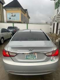 A picture of Hyundai sonata 2011 model