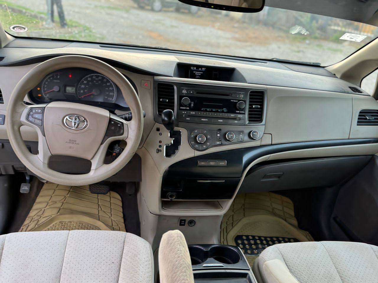 A picture of Very Neat 2011 Toyota Sienna XLE with PWR Doors and