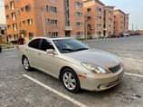 A picture of This is lexus Es330 2005 model clean interior and exterior