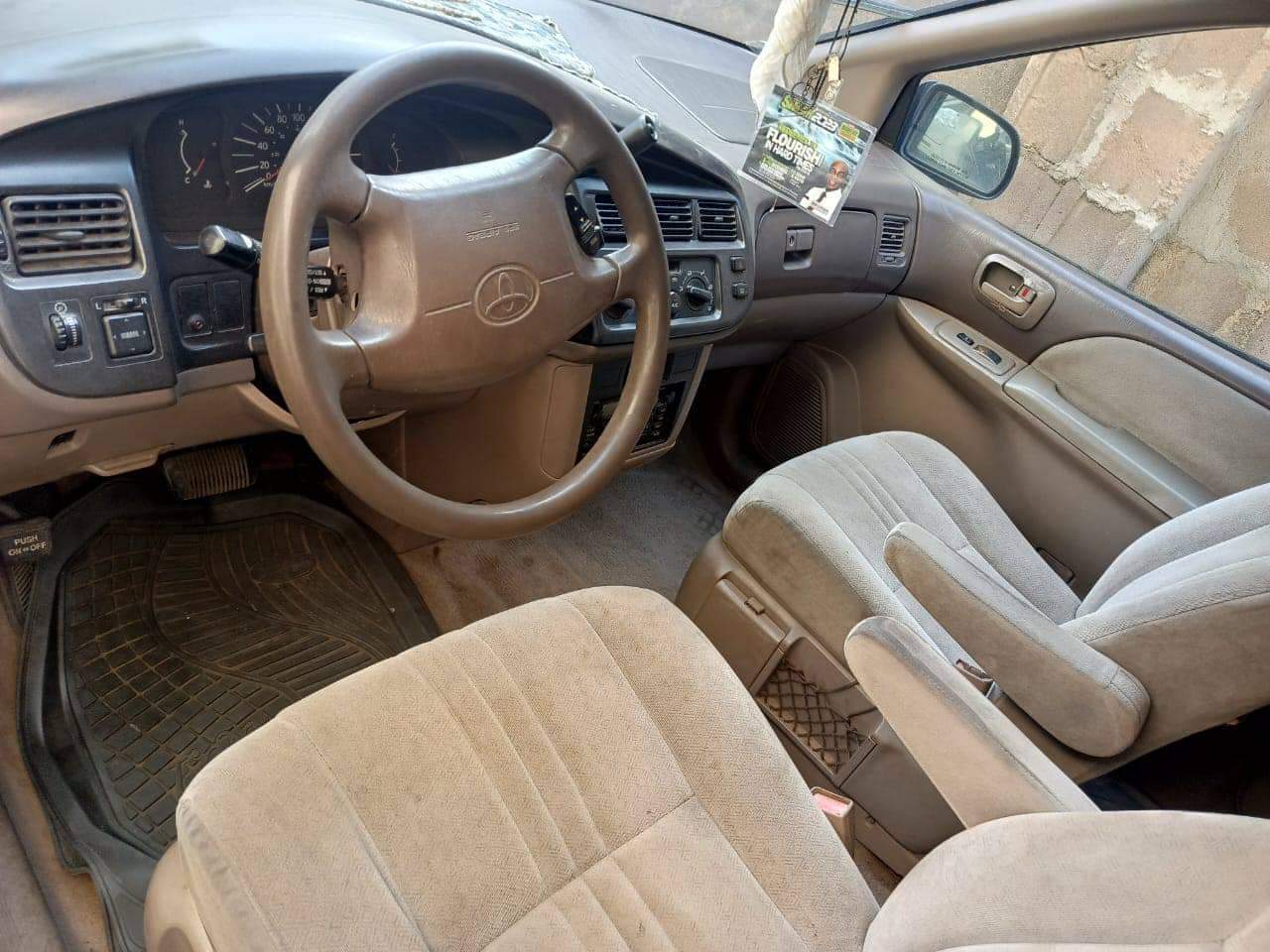 A picture of Toyota sienna