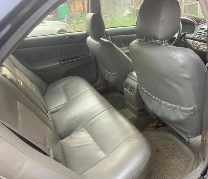A picture of Toyota Camry XLE 04