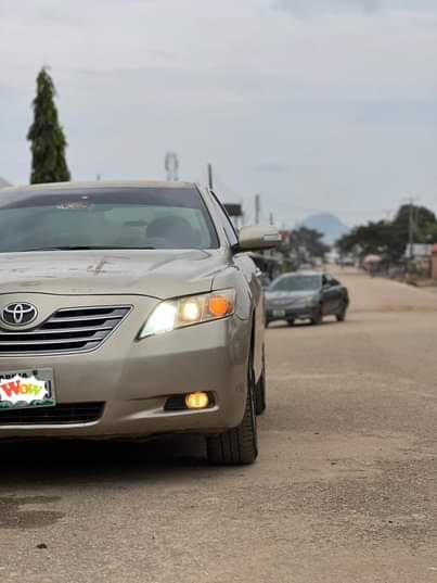 A picture of distress 2008 Toyota Camry Everything over sharp Hybrid Engine Price
