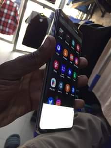 A picture of SAMSUNG S10