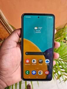 A picture of SAMSUNG A52