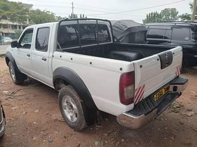 A picture of NISSAN HARDBODY KALI SANA INAUZWA