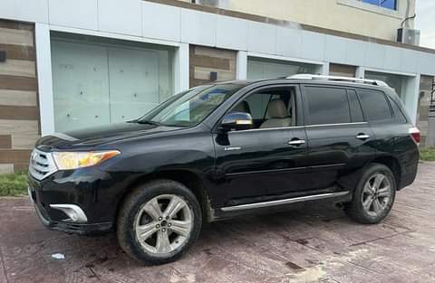 A picture of Good deal. V. Clean 2008 2012 Toyota highlander. Limited edition.