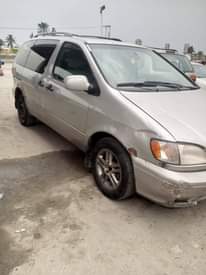A picture of 04 Toyota Sienna 2m Location Trailer park Buyer settle 100k