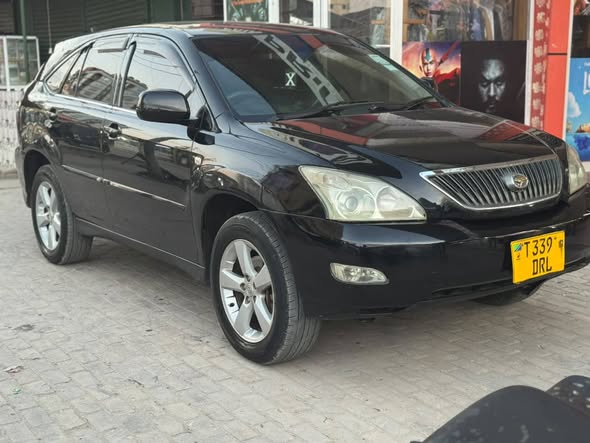 A picture of Toyota HARRIER 255 77757 8138