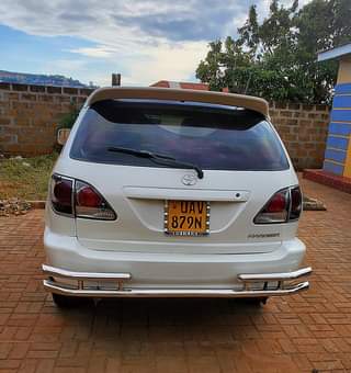 A picture of Toyota Harrier Model 1999 2 2 CC Petrol 14 5m