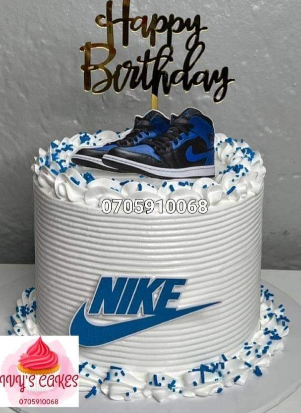 A picture of Cakes and flowers