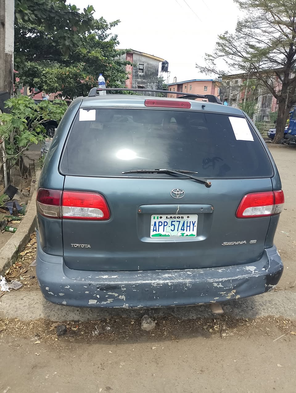 A picture of 2002 Toyota sienna
