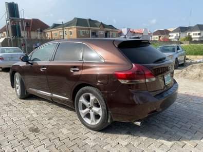 A picture of Toyota venza 2011 model first body flash full option paranormic