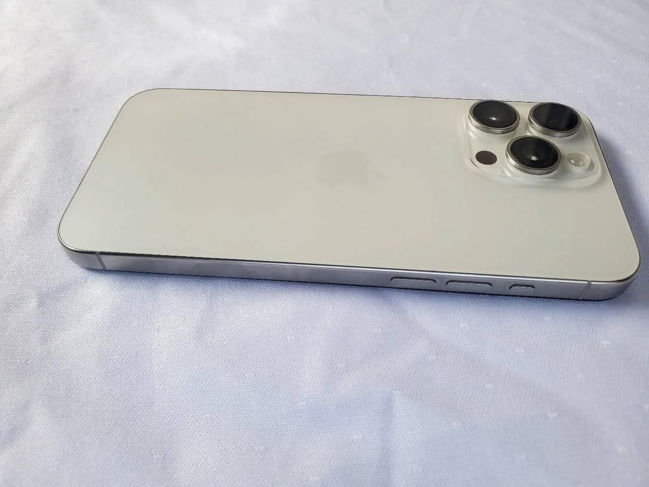 A picture of IPhone 15 pro max