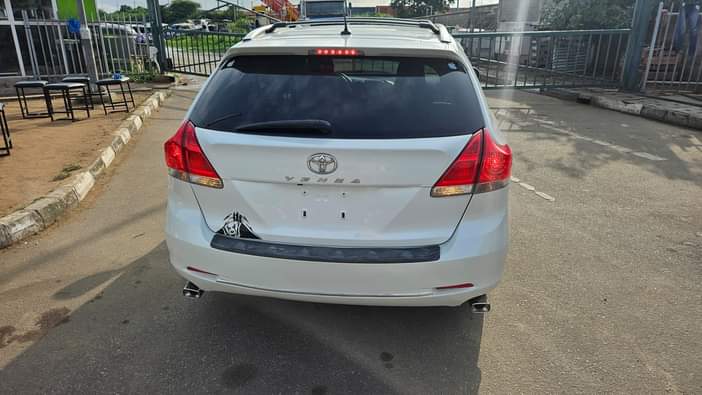 A picture of KinzzyAuto s LTD 08109018982 14 000 000 Refer and earn