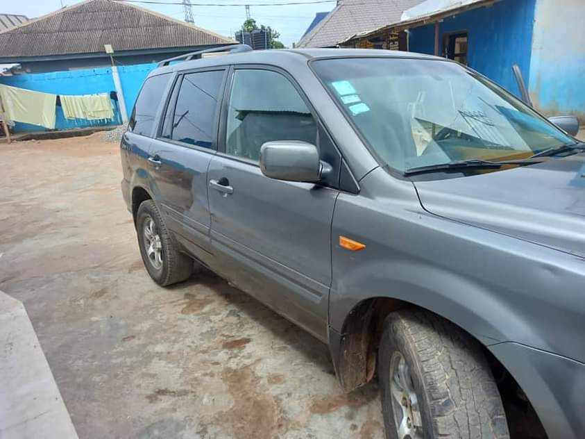A picture of Honda pilot for sell