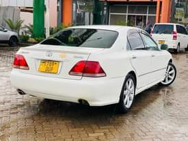 A picture of Toyota crown
