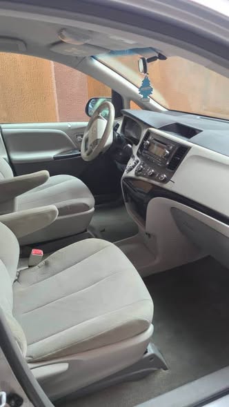 A picture of 2012 Toyota Sienna