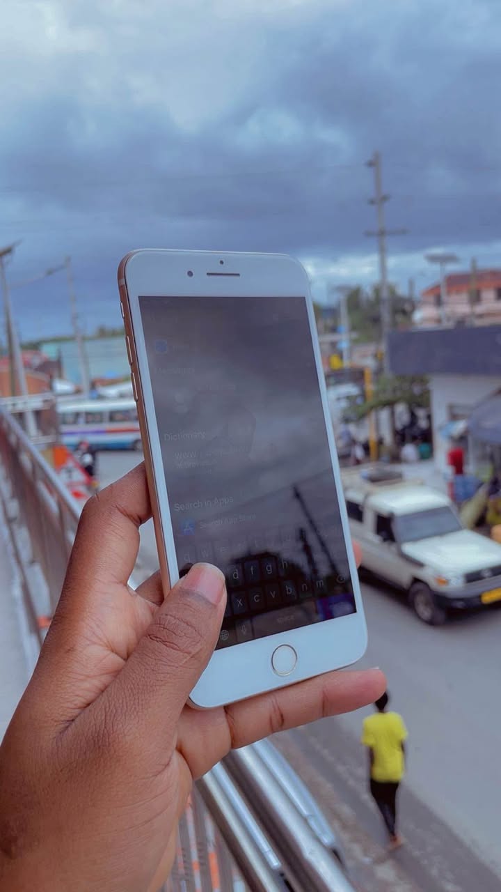 A picture of iPhone 7 Plus gb128