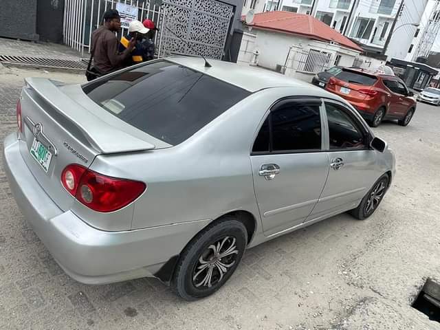 A picture of DEALER MARKET 2006 Toyota Corolla LE Flash on first body