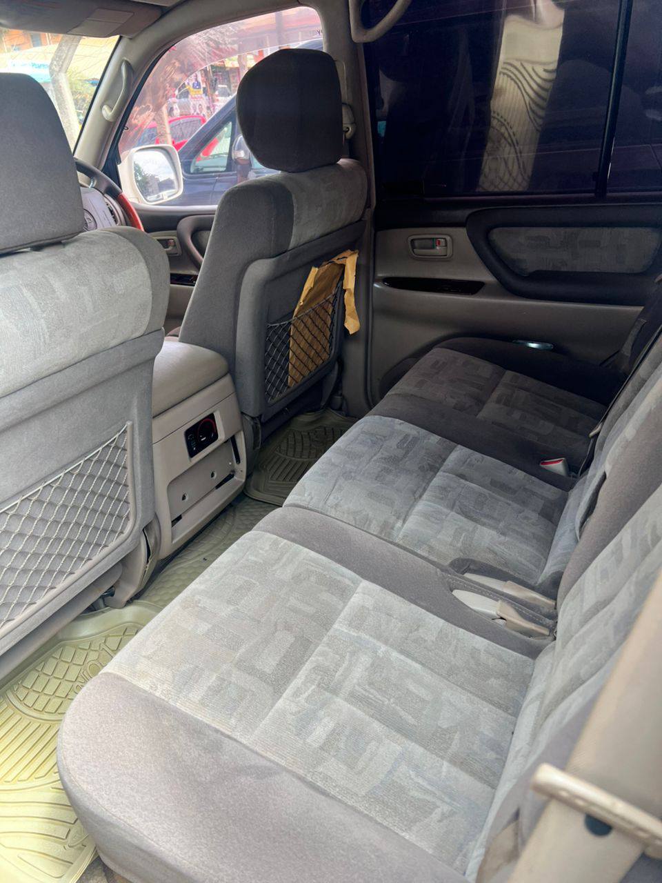 A picture of LAND CRUISER V8