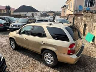 A picture of 02 Acura MDX