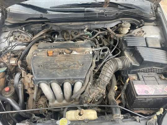 A picture of 2005 Honda EOD 4plug Engine gear ac untouched Legs perfect