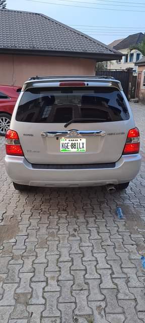 A picture of Registered 2007 model 3 Row seat 4x4 limited edition Toyota