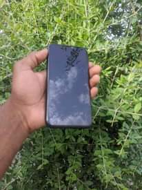 A picture of i phone xr Gb 64 kila kitu clen 540k tu