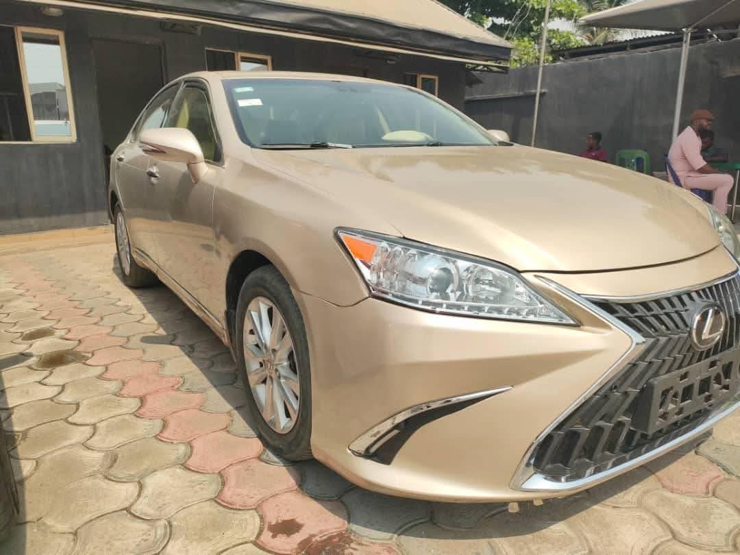 A picture of 2012 Lexus es 350