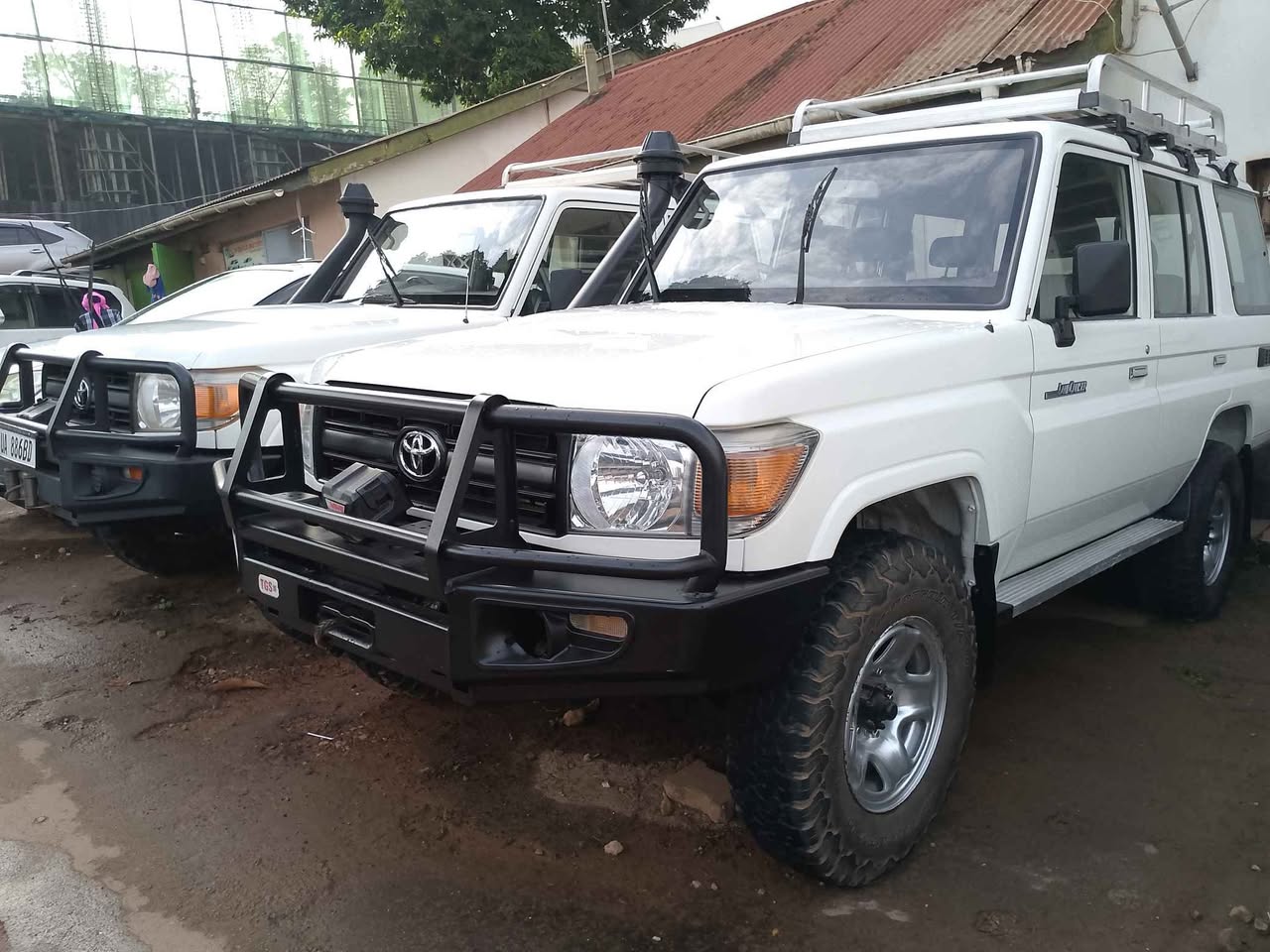 A picture of Toyota Land Cruiser Model 2015 and 2018 Manual 0787181703 0704482571