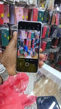 A picture of Infinix Hot 10 play bado mpya inakaa na CHaji siku