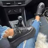 A picture of VIATU BORA TSH 45 000 Size 37 40 PIGA WHATSAPP