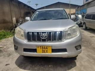 A picture of 2011 Prado landcruser Silver