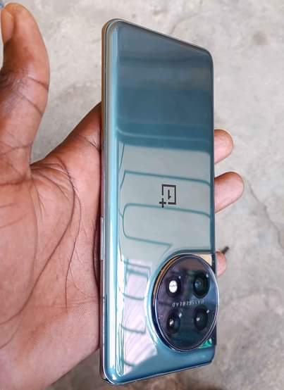 A picture of OnePlus 11 5G 512gb 16gb Ram