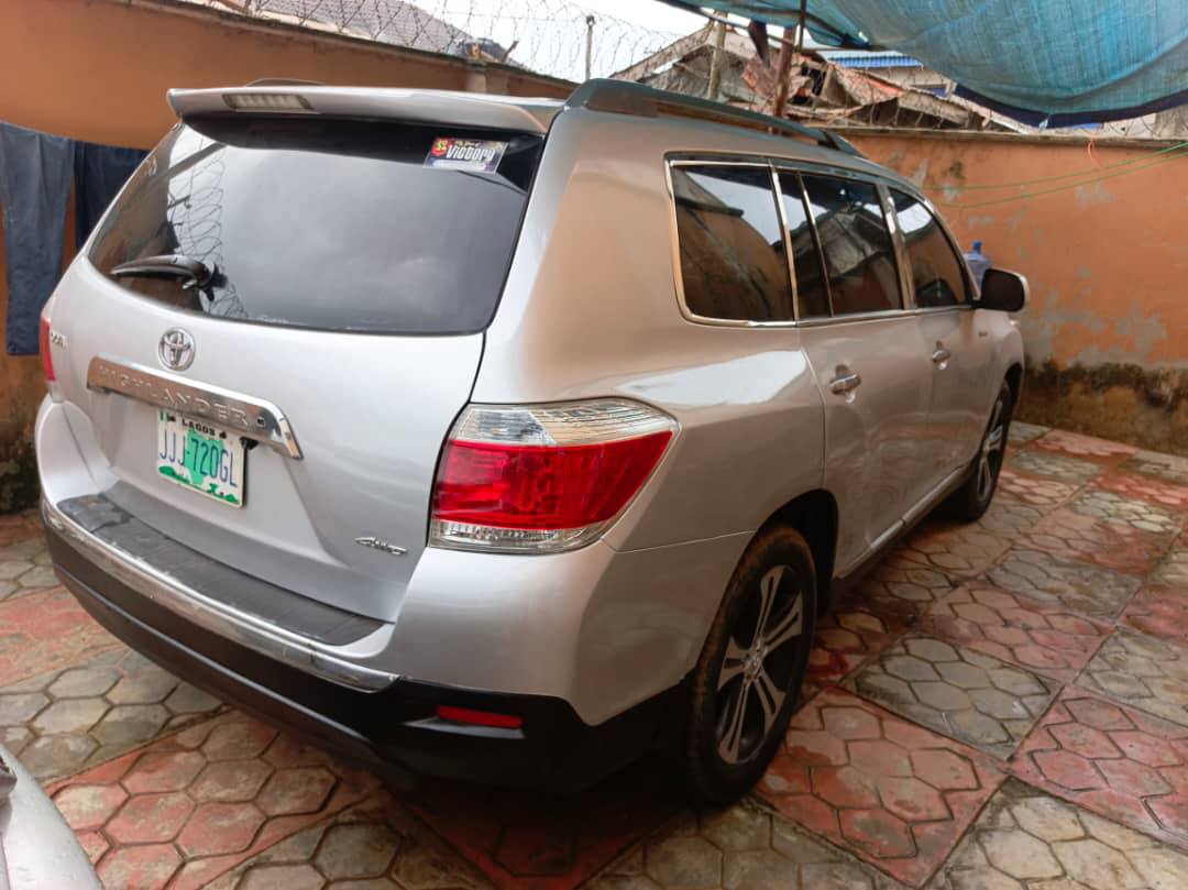 A picture of Toyota Highlander 2008