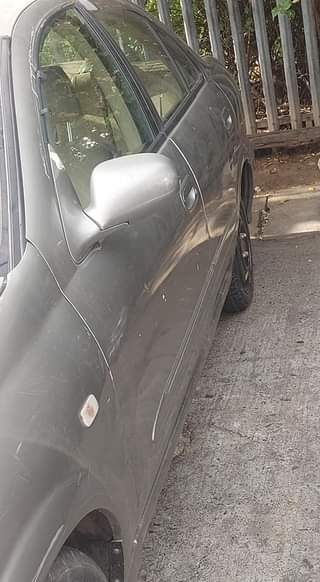 A picture of Nissan Bluebird 2004 5