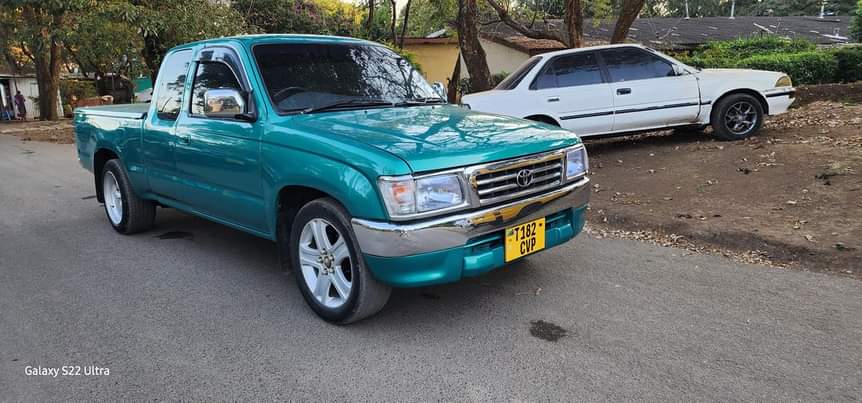 A picture of Pickup kali snaa imenyokaaa sna mpyaa gary imetunzwa snaa engine