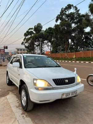 A picture of 2002 TOYOTA HARRIER 1 5CC