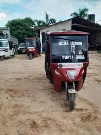 A picture of jamani hizi bajaj znauzwa bei rahisi nipigie 0676110110 zipo 10