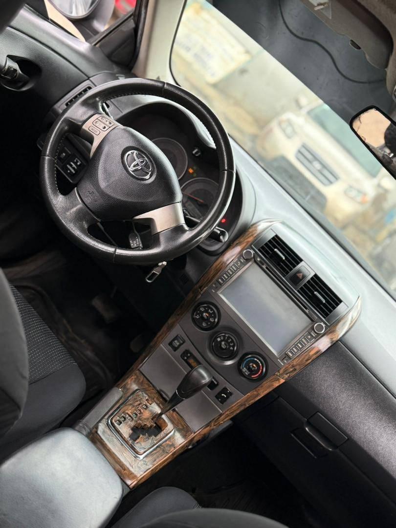 A picture of Corolla S 2010
