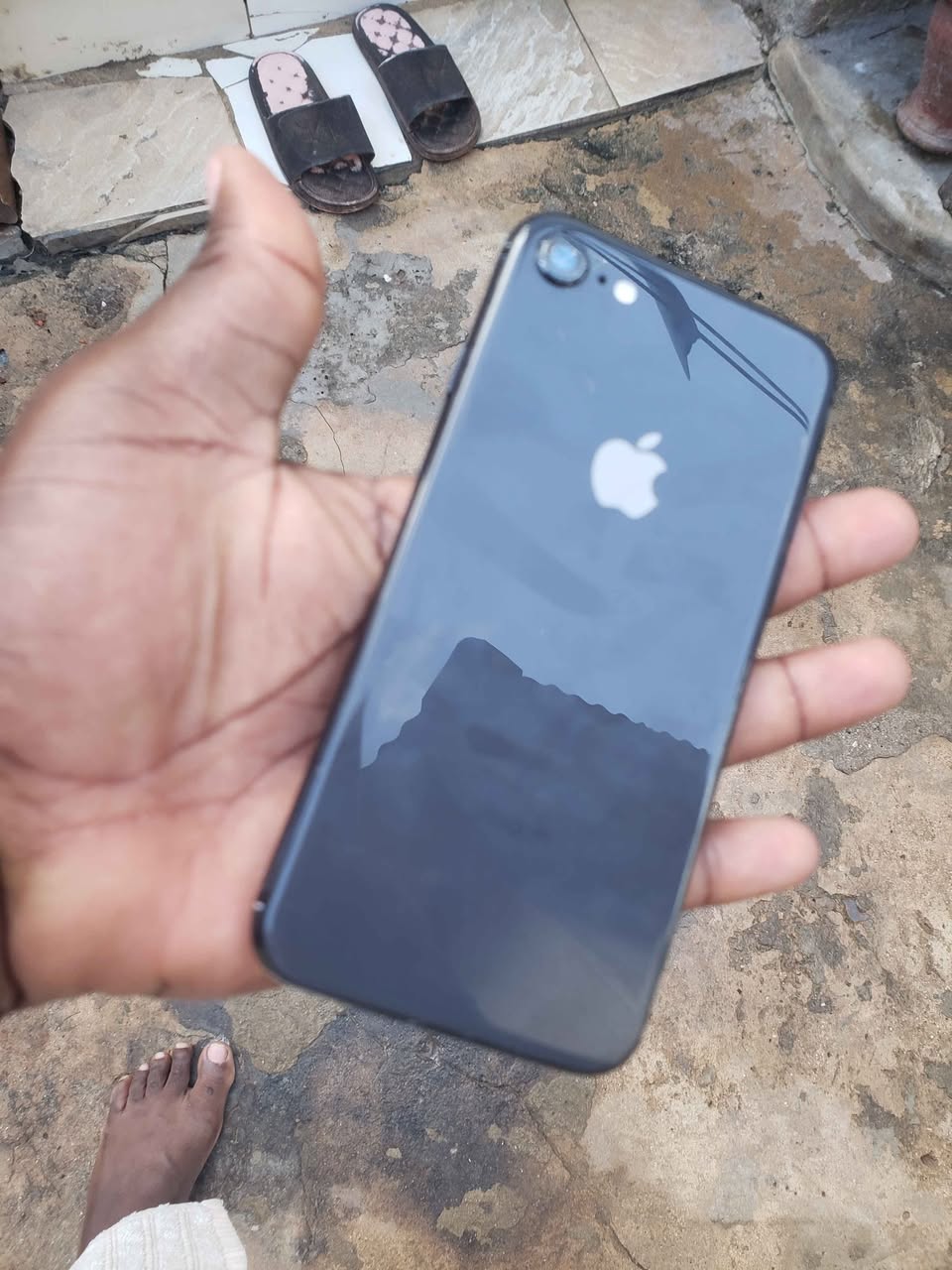 A picture of Iphone 8 64gb