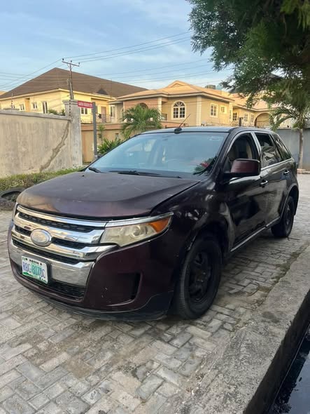 A picture of 2012 Ford Edge Double Parno