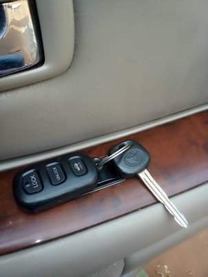 A picture of 2004 Toyota Avalon 04 Avalon