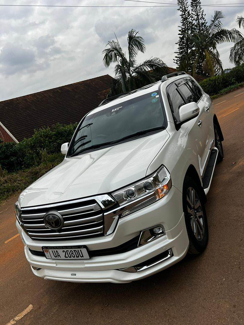 A picture of V8 landcruiser 200m