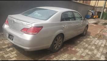 A picture of Pure First body Toyota Avalon 2007 with a very sound