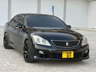 A picture of TOYOTA CROWN