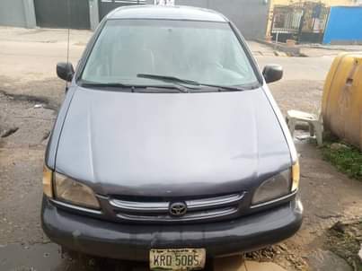 A picture of Registered 1999 Toyota Sienna with perfect engine and gear Location
