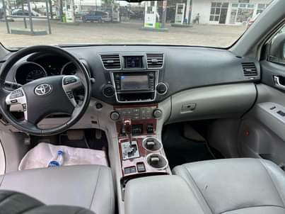 A picture of Super clean and neat foreign used Toyota Highlander limited 2013